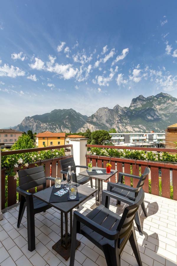 Hotel Santoni Freelosophy *** Torbole Sul Garda Esterno foto