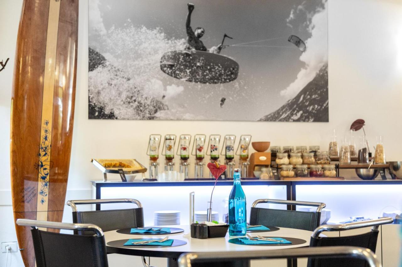 Hotel Santoni Freelosophy *** Torbole Sul Garda Esterno foto