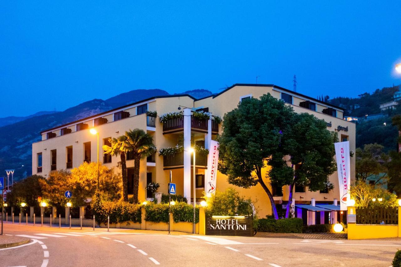 Hotel Santoni Freelosophy *** Torbole Sul Garda Esterno foto